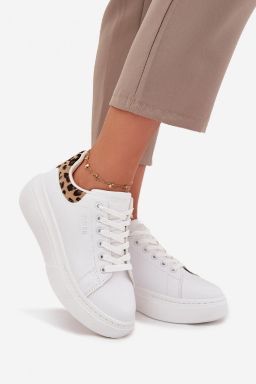 Chaussures modèle baskets Féminin avec une plateforme Big Star SS274247 couleur blanche avec des motifs en fourrure de léopard