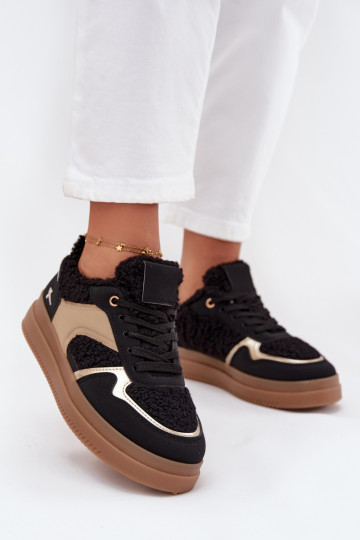 Chaussures modèle baskets Féminin avec une plateforme avec un manteau de fourrure Typu Baranek couleur noire Frelina