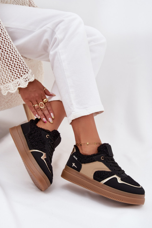 Chaussures modèle baskets Féminin avec une plateforme avec un manteau de fourrure Typu Baranek couleur noire Frelina Chaussures modèle baskets Féminin avec une plateforme avec un manteau de fourrure Typu Baranek couleur noire Frelina