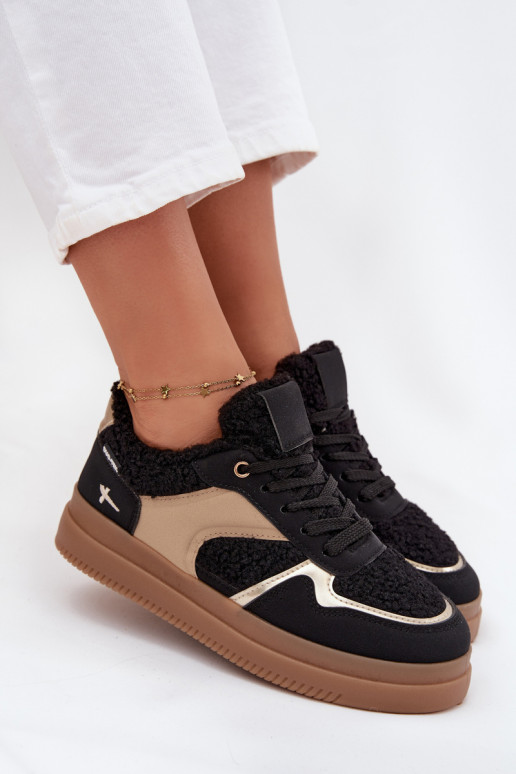 Chaussures modèle baskets Féminin avec une plateforme avec un manteau de fourrure Typu Baranek couleur noire Frelina Chaussures modèle baskets Féminin avec une plateforme avec un manteau de fourrure Typu Baranek couleur noire Frelina