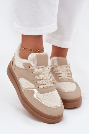 Chaussures modèle baskets Féminin avec une plateforme avec un manteau de fourrure Typu Baranek beige Frelina