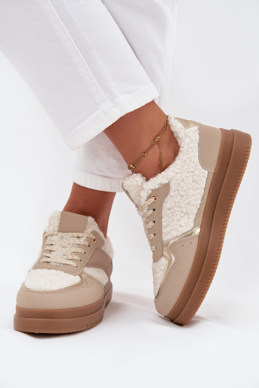 Chaussures modèle baskets Féminin avec une plateforme avec un manteau de fourrure Typu Baranek beige Frelina Chaussures modèle baskets Féminin avec une plateforme avec un manteau de fourrure Typu Baranek beige Frelina