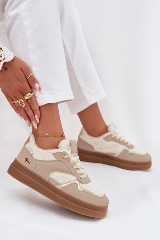 Chaussures modèle baskets Féminin avec une plateforme avec un manteau de fourrure Typu Baranek beige Frelina Chaussures modèle baskets Féminin avec une plateforme avec un manteau de fourrure Typu Baranek beige Frelina