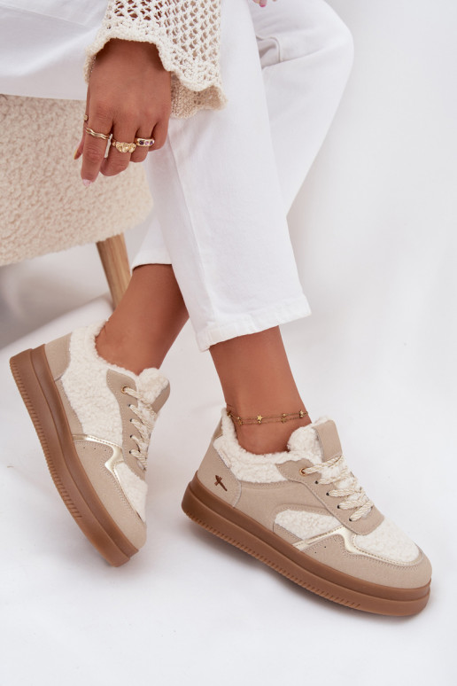 Chaussures modèle baskets Féminin avec une plateforme avec un manteau de fourrure Typu Baranek beige Frelina Chaussures modèle baskets Féminin avec une plateforme avec un manteau de fourrure Typu Baranek beige Frelina