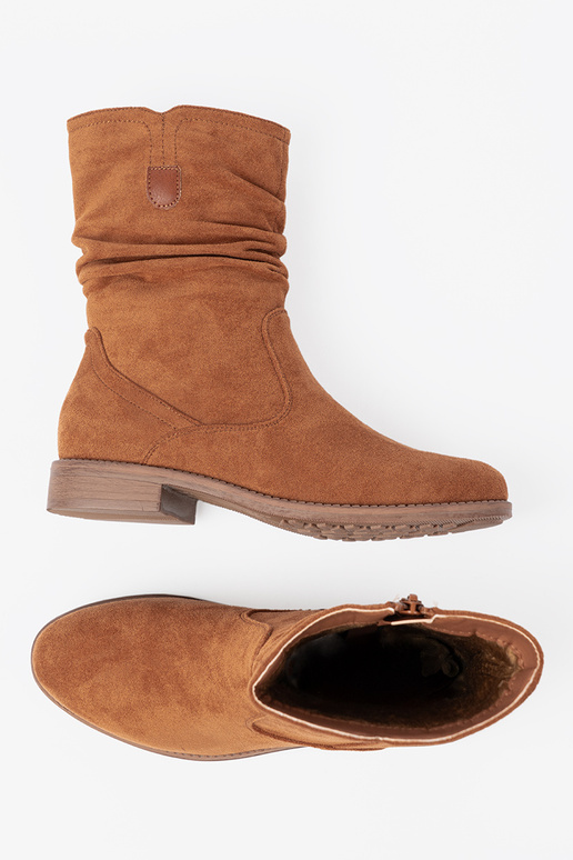 couleur caramel chaussures avec un haut à volants