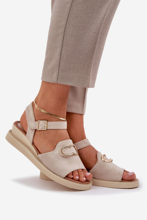 Sandales pour femmes avec une plateforme avec des ornements beige Salianes