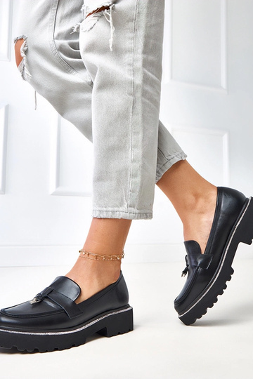 Mocassins noirs ornés de... 2