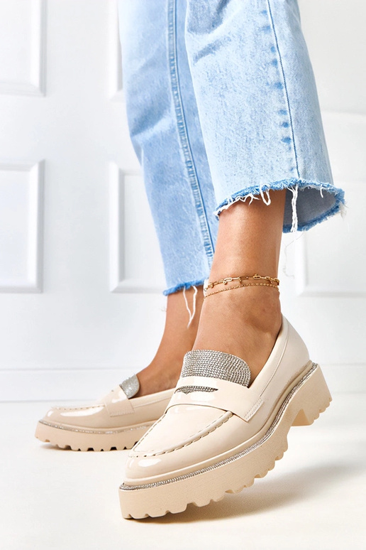 Mocassins beiges vernis ornés de...