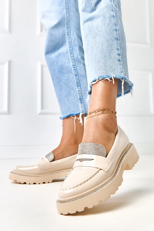 Mocassins beiges vernis ornés de...