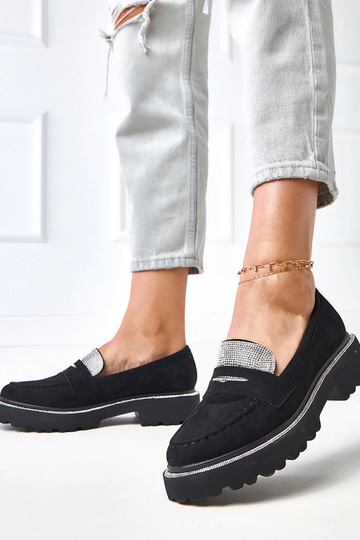 Mocassins noirs en suédine...