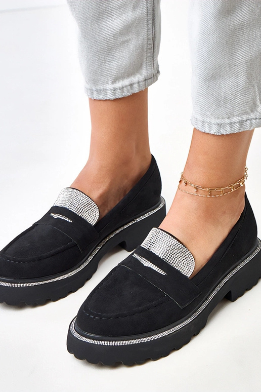 Mocassins noirs en suédine ornés de... Mocassins noirs en suédine ornés de...