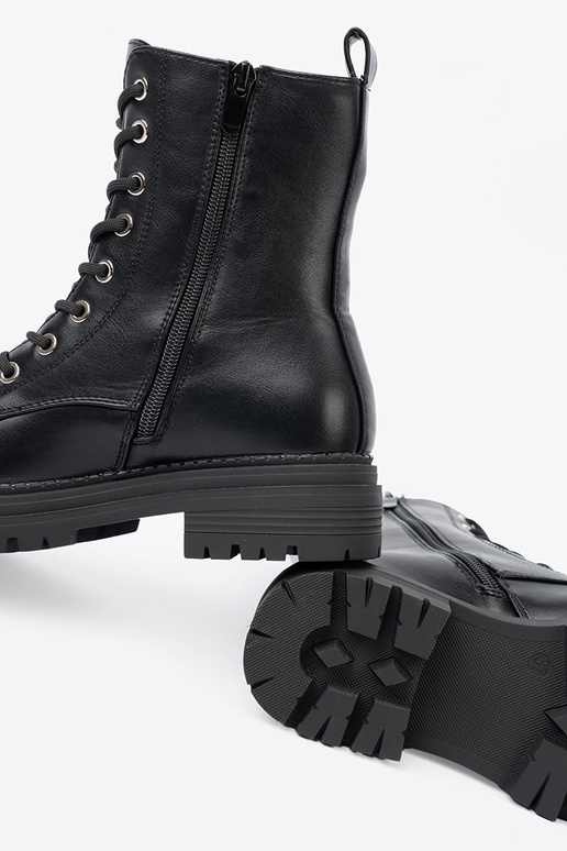 Élégant couleur noire bottes d équitation hautes z metaloÀym detalem