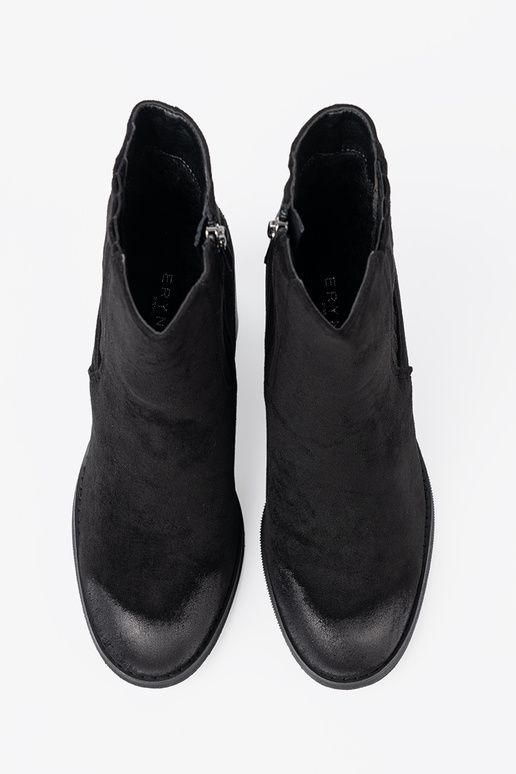 couleur noire en daim chaussures sur un grand poteau isoler