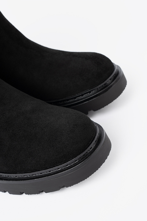 couleur noire chaussures sur une semelle épaisse z choleÀką à la cheville