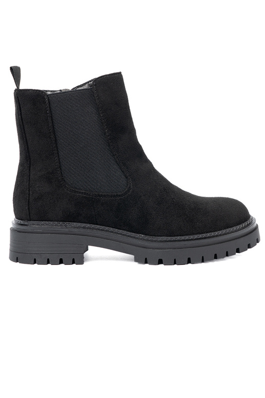 Modèle classique couleur noire chaussures sur une semelle épaisse