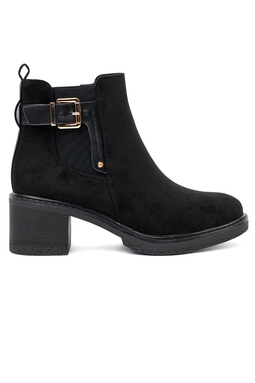 couleur noire chaussures avec boucles sur un talon stable