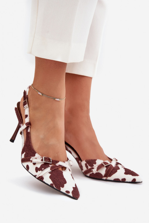 Chaussures blanches et brunes avec talons ouverts et sangles Chaussures blanches et brunes avec talons ouverts et sangles