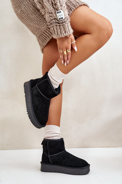 Peau en daim Bottes de neige avec une plateforme À cause de Kubo couleur noire Rianaella Peau en daim Bottes de neige avec une plateforme À cause de Kubo couleur noire Rianaella