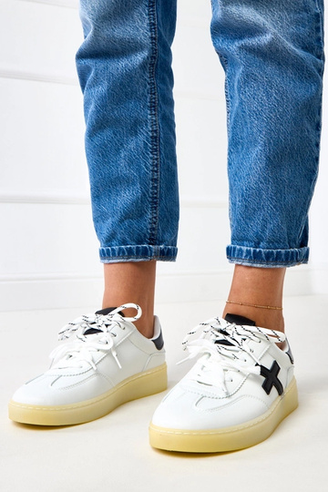 Baskets blanches avec plateforme et insert noir Eriksen
