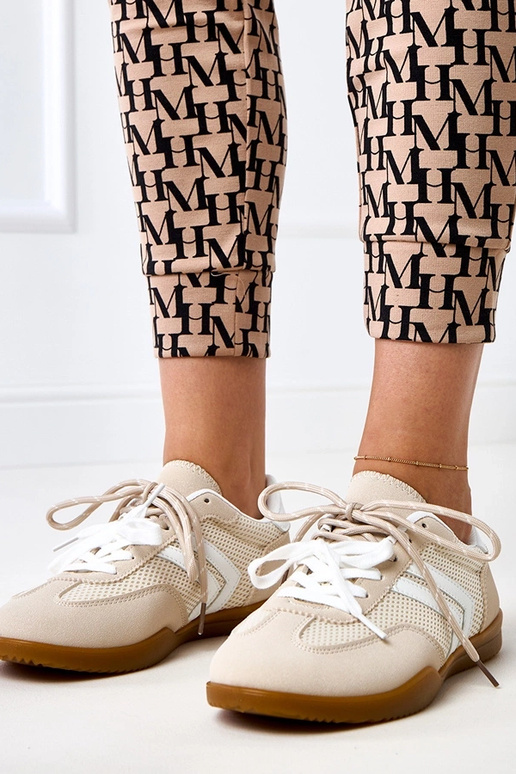 Baskets de tennis en tissu mesh... Baskets de tennis en tissu mesh...