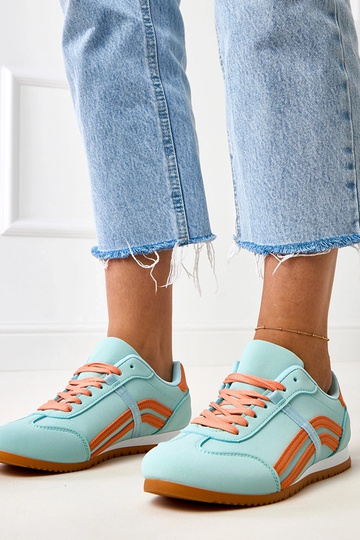 Baskets sportives bleues...