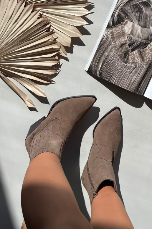 Bottes style cowboy en daim pour femmes avec talons, doublées, couleur chaki Dylira Bottes style cowboy en daim pour femmes avec talons, doublées, couleur chaki Dylira