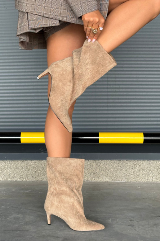 Un modèle convaincant Bottes pour femmes avec des talons fins beige Solvienne