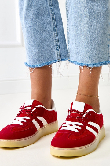 Baskets en mesh rouges avec...