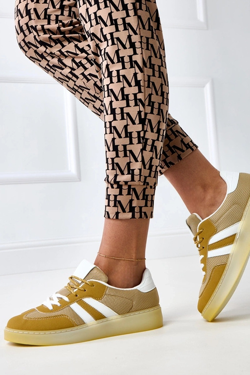 Baskets en mesh jaunes avec insert... Baskets en mesh jaunes avec insert...