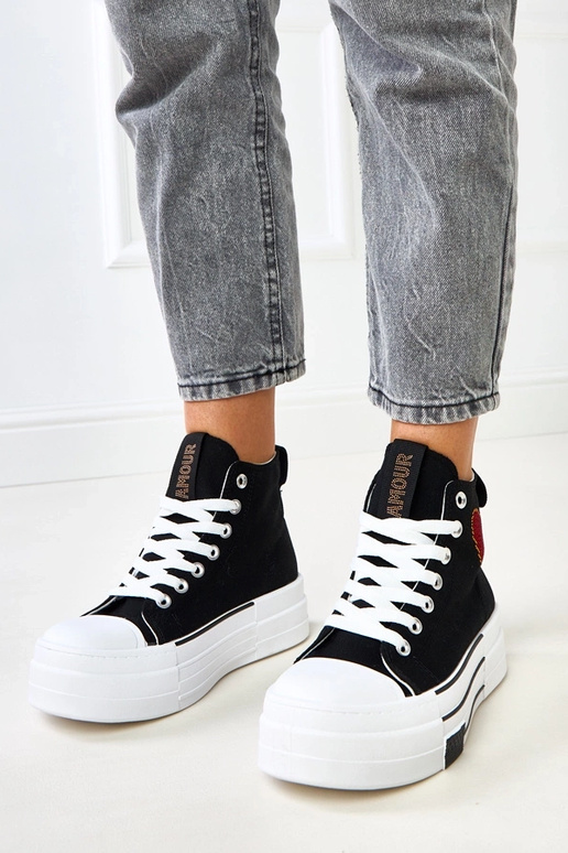 Bottines plateforme noires avec cœur... Bottines plateforme noires avec cœur...