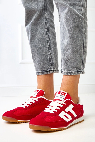 Baskets sport rouges avec...