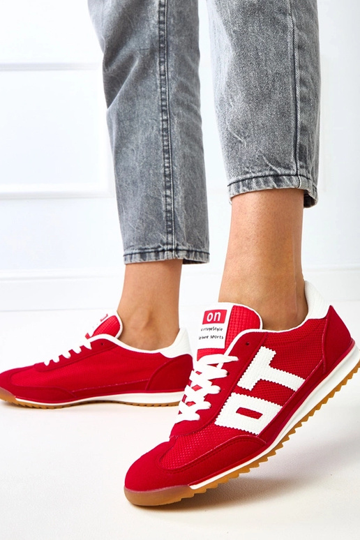 Baskets sport rouges avec éléments... Baskets sport rouges avec éléments...