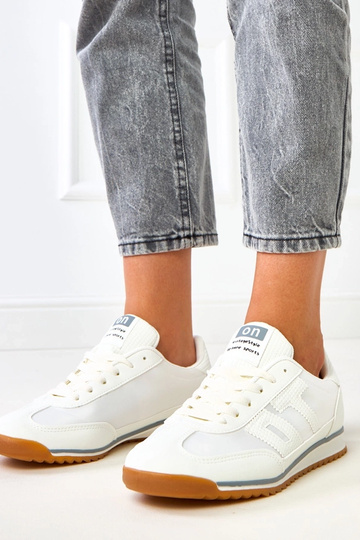 Baskets sport blanches avec...