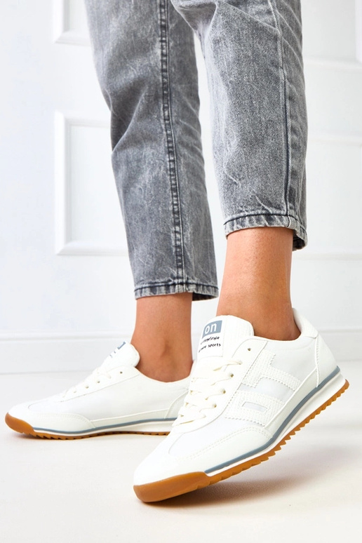 Baskets sport blanches avec éléments... Baskets sport blanches avec éléments...