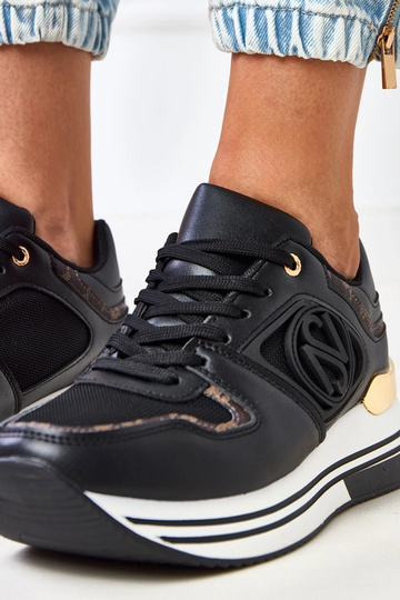 Baskets noires sur... 2