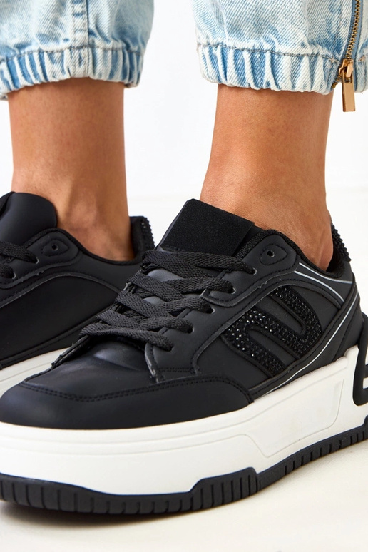 Baskets noires sur plateforme... Baskets noires sur plateforme...