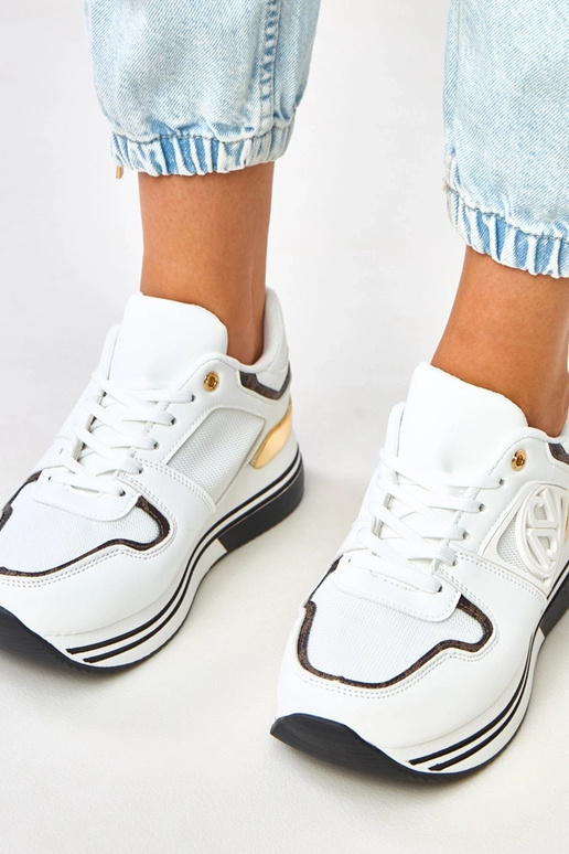 Baskets bicolores blanches et noires... Baskets bicolores blanches et noires...