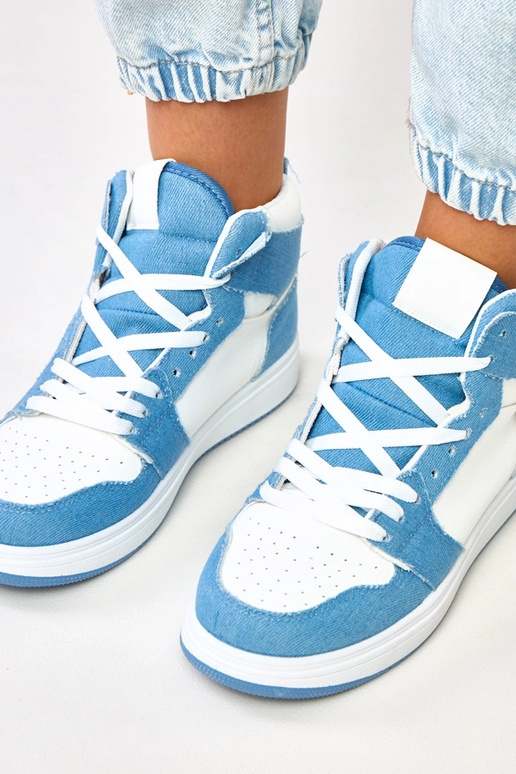 Baskets hautes au-dessus de la... Baskets hautes au-dessus de la...