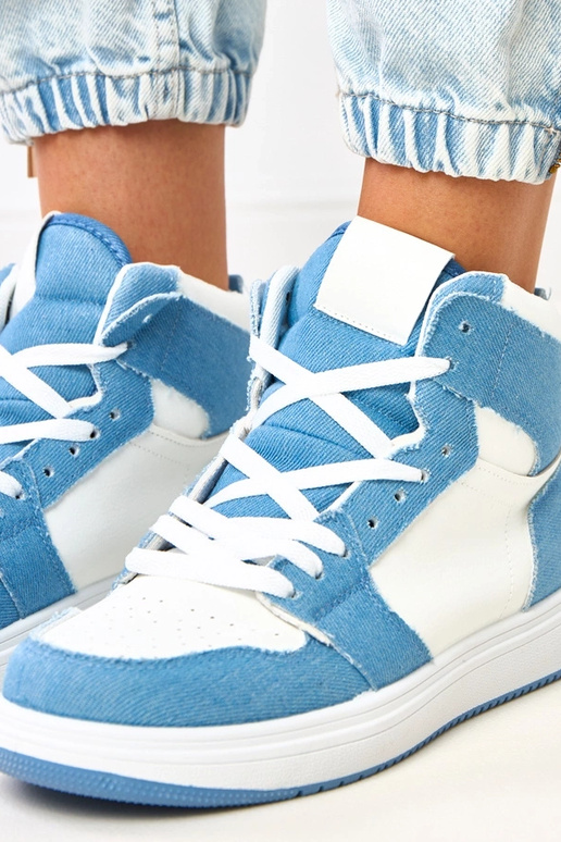 Baskets hautes au-dessus de la... Baskets hautes au-dessus de la...