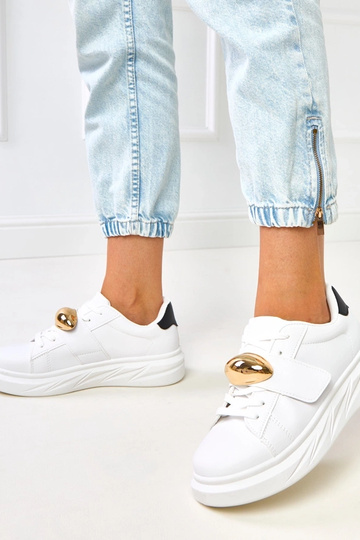 Baskets blanches sur... 2