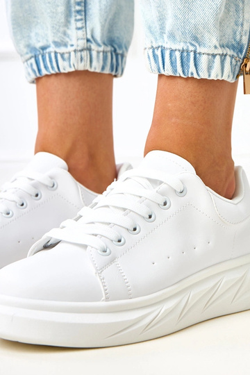 Baskets blanches sur... 2