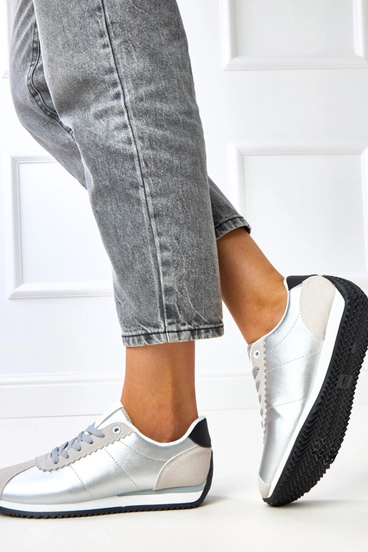 Baskets argentées avec insert couleur... Baskets argentées avec insert couleur...