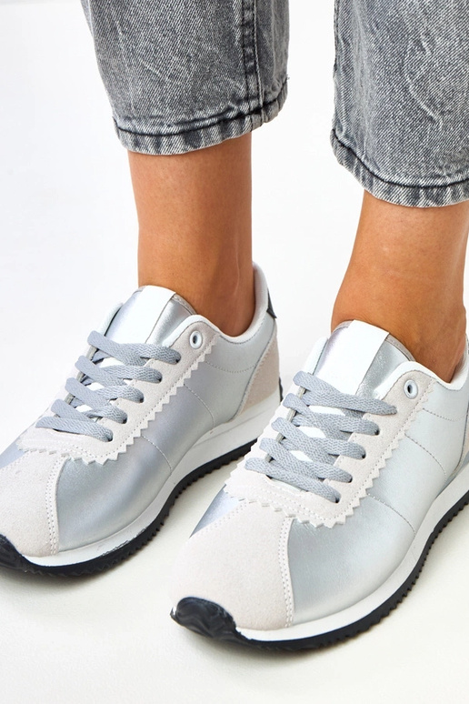 Baskets argentées avec insert couleur... Baskets argentées avec insert couleur...