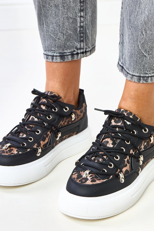 Baskets bicolores noires et blanches... Baskets bicolores noires et blanches...