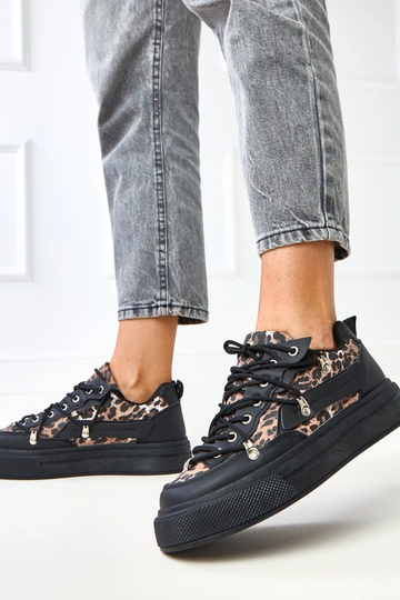Baskets noires sur... 2
