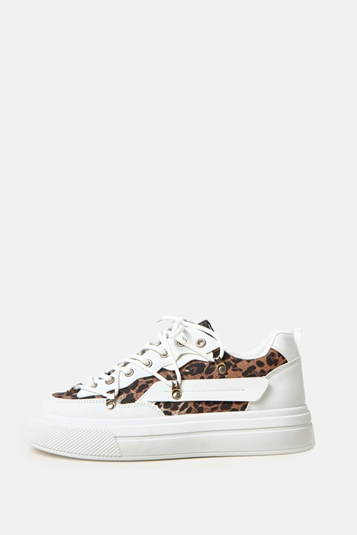 Baskets blanches sur plateforme avec... Baskets blanches sur plateforme avec...