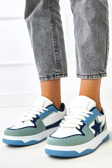 Baskets bicolores blanches...