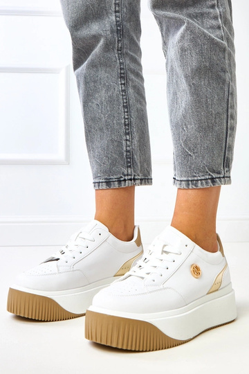 Baskets blanches sur...