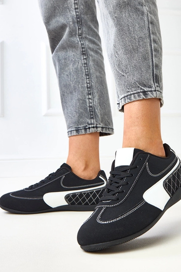 Baskets noires avec accent... 2
