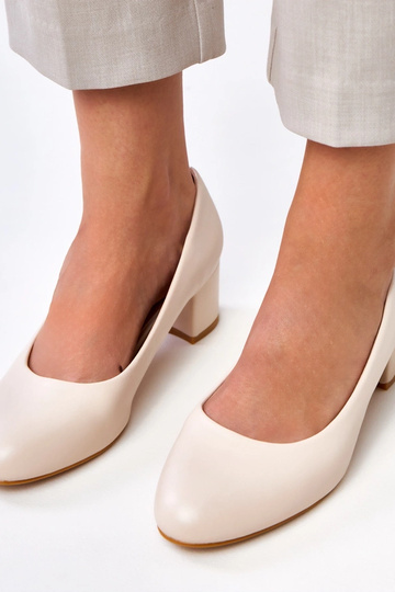 Chaussures à talons bas...